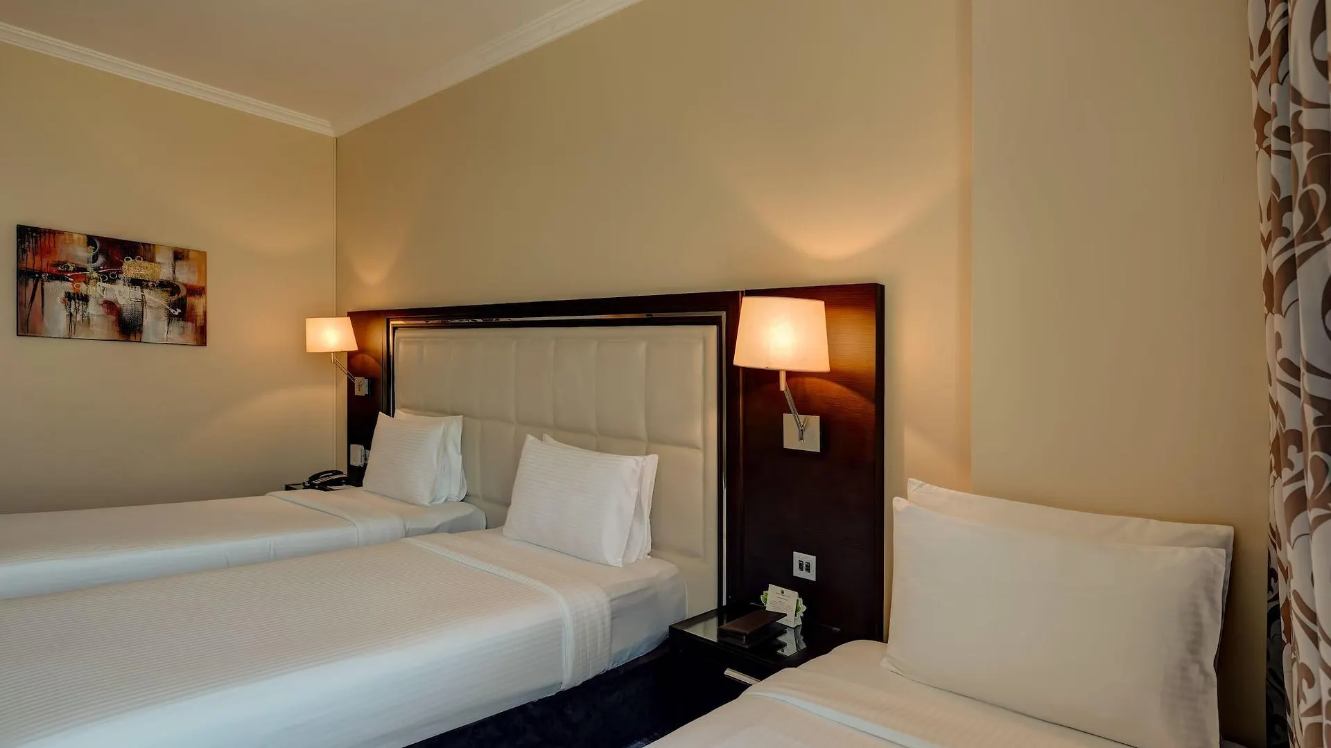 Copthorne Hotel Dubai 4*,